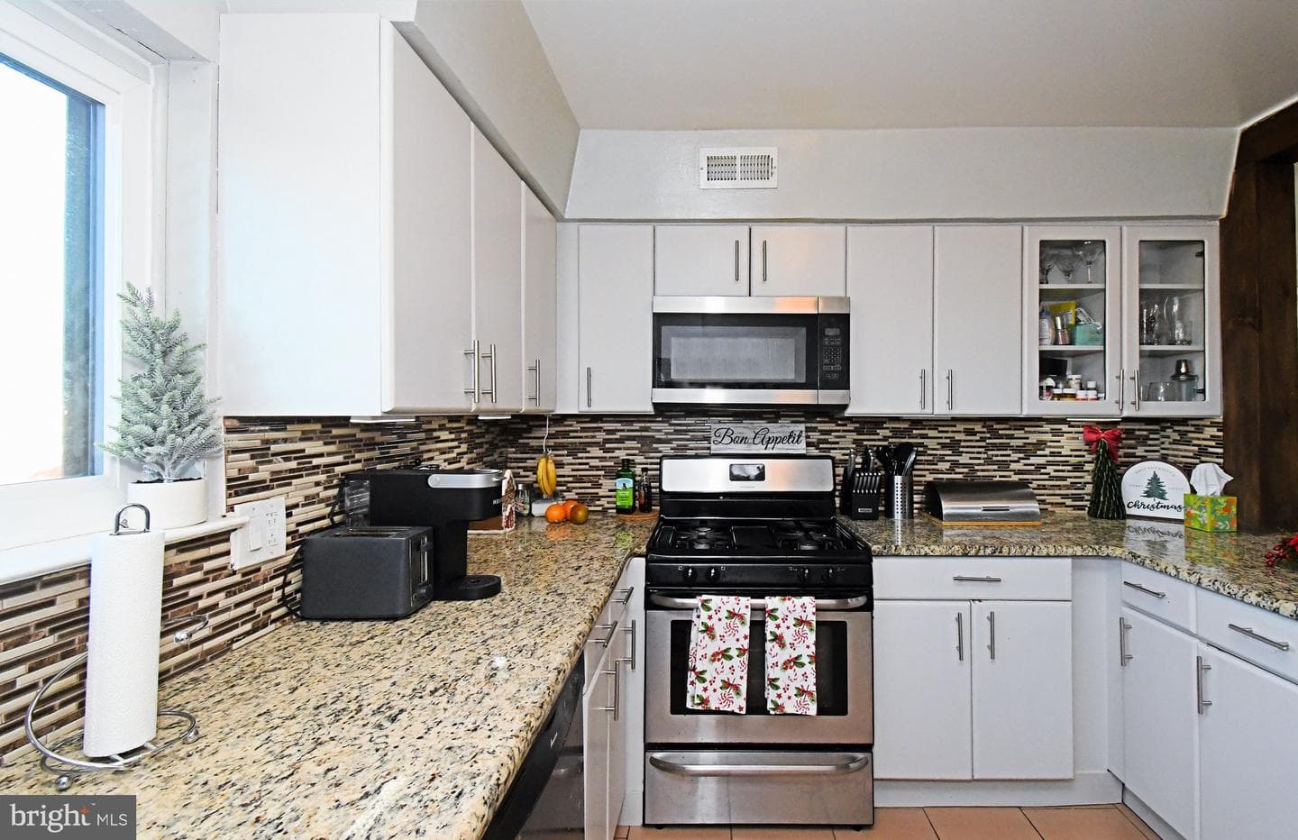 3568 Gloucester Lane photo 10