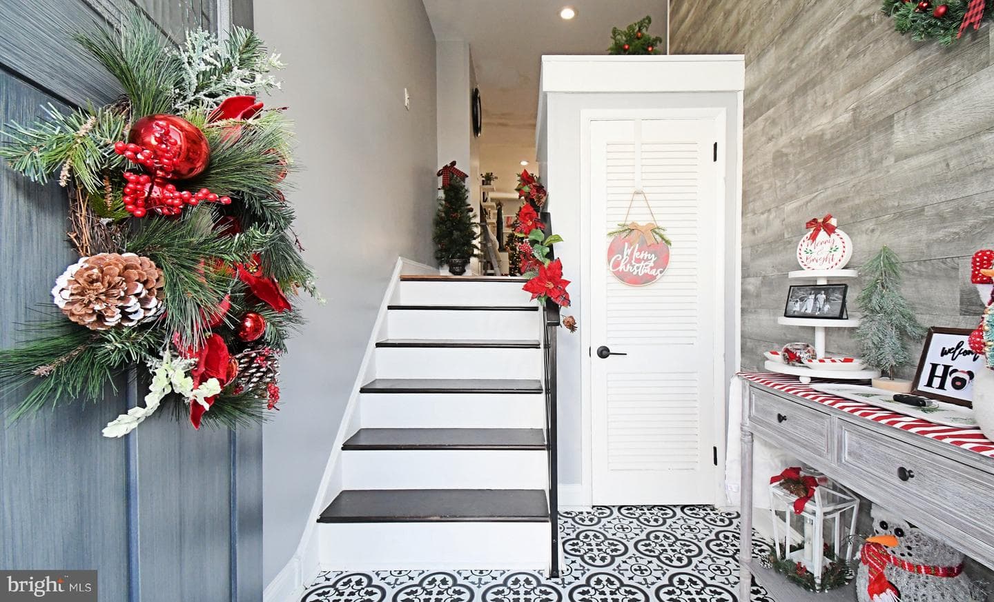 3568 Gloucester Lane photo 4