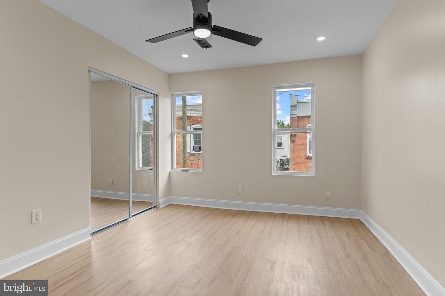 2122 E Birch Street photo 14