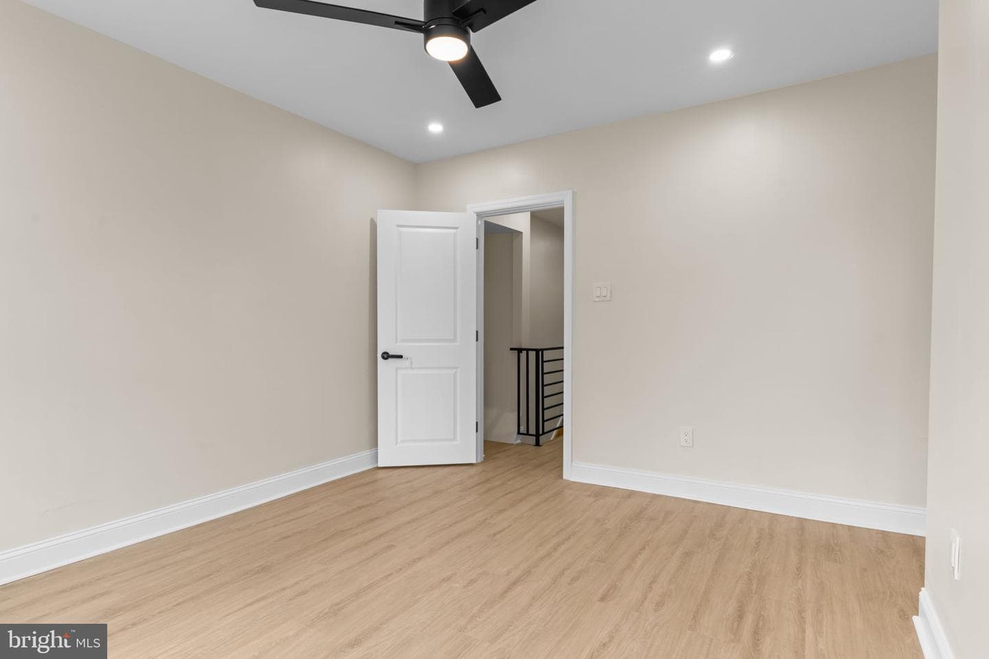 2122 E Birch Street photo 15
