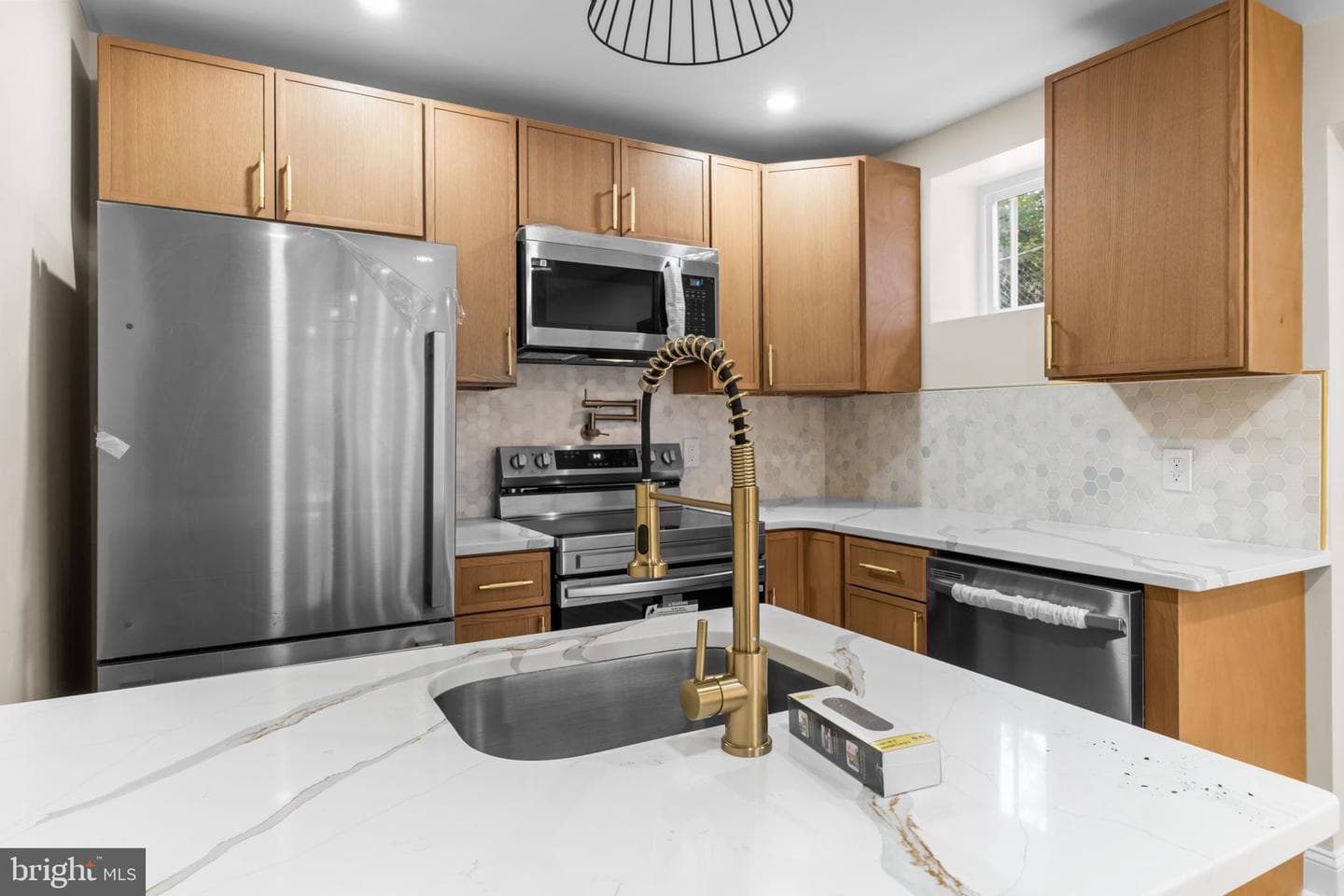 2122 E Birch Street photo 3