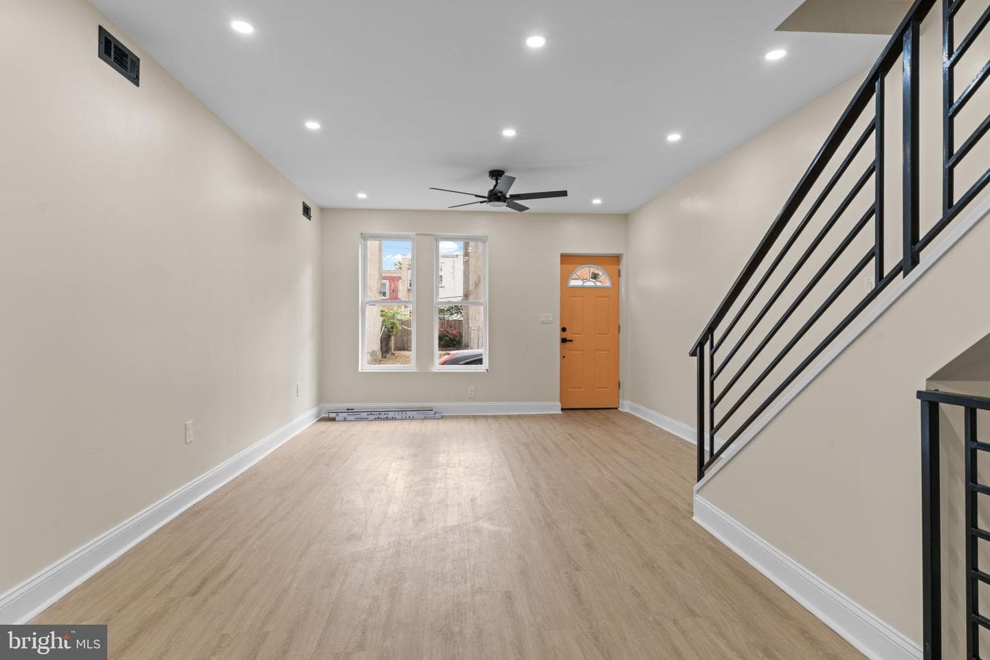 2122 E Birch Street photo 9