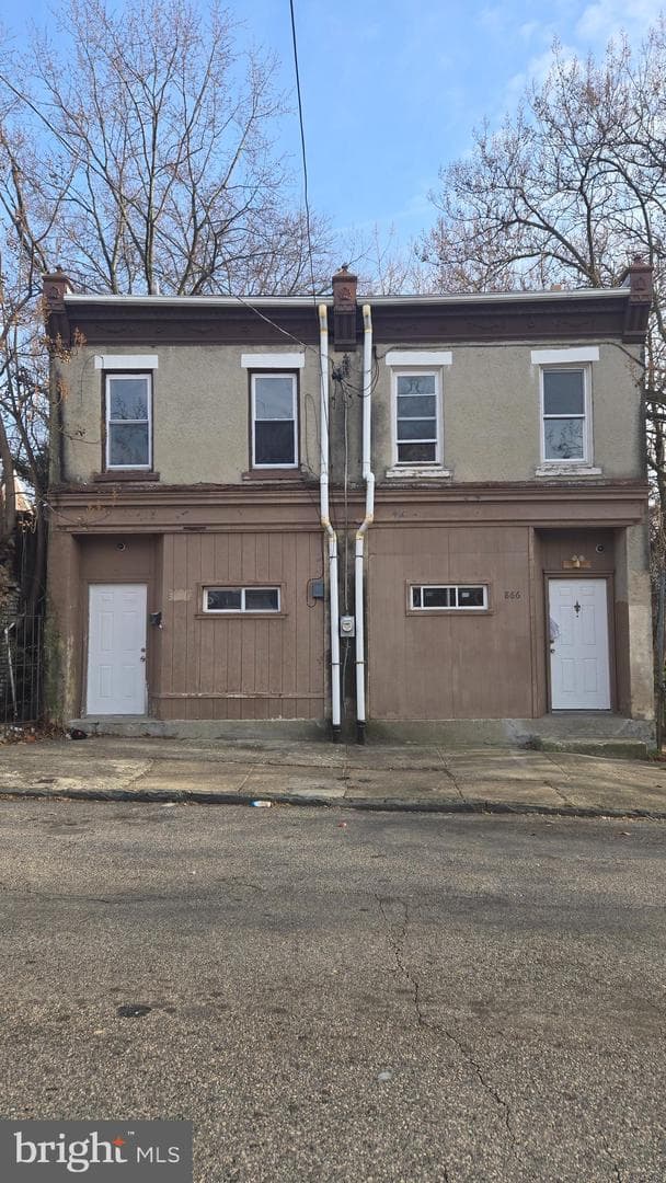 866 E Locust Avenue photo 2