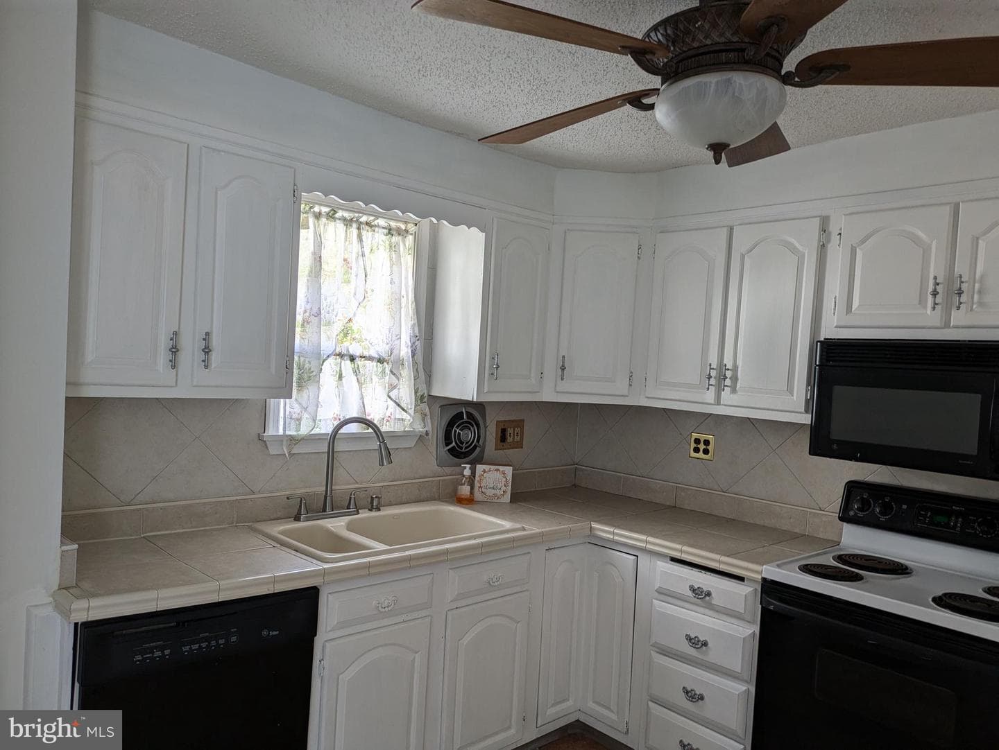 4517 Comly Street photo 14