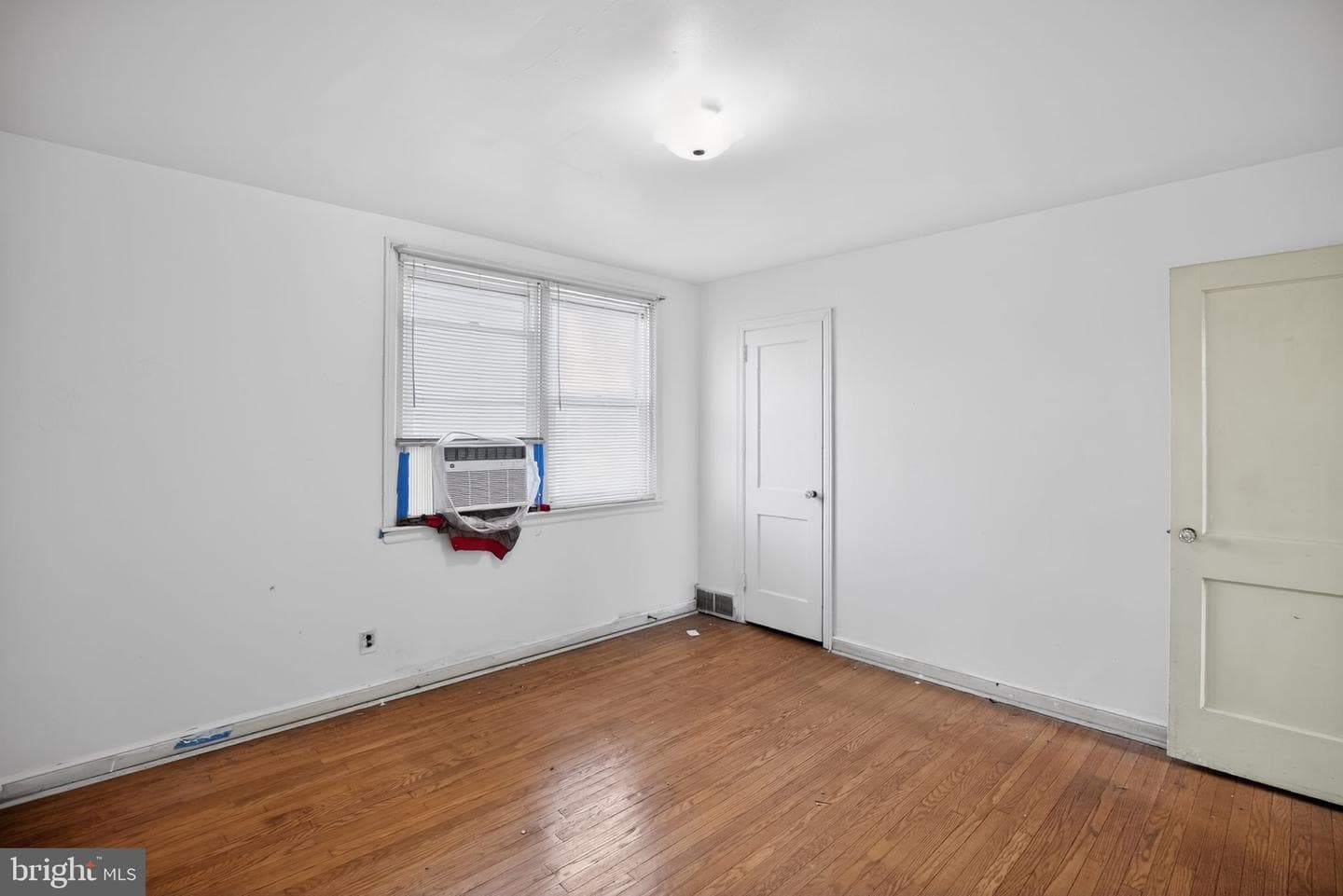 5253 Glenloch Street photo 22