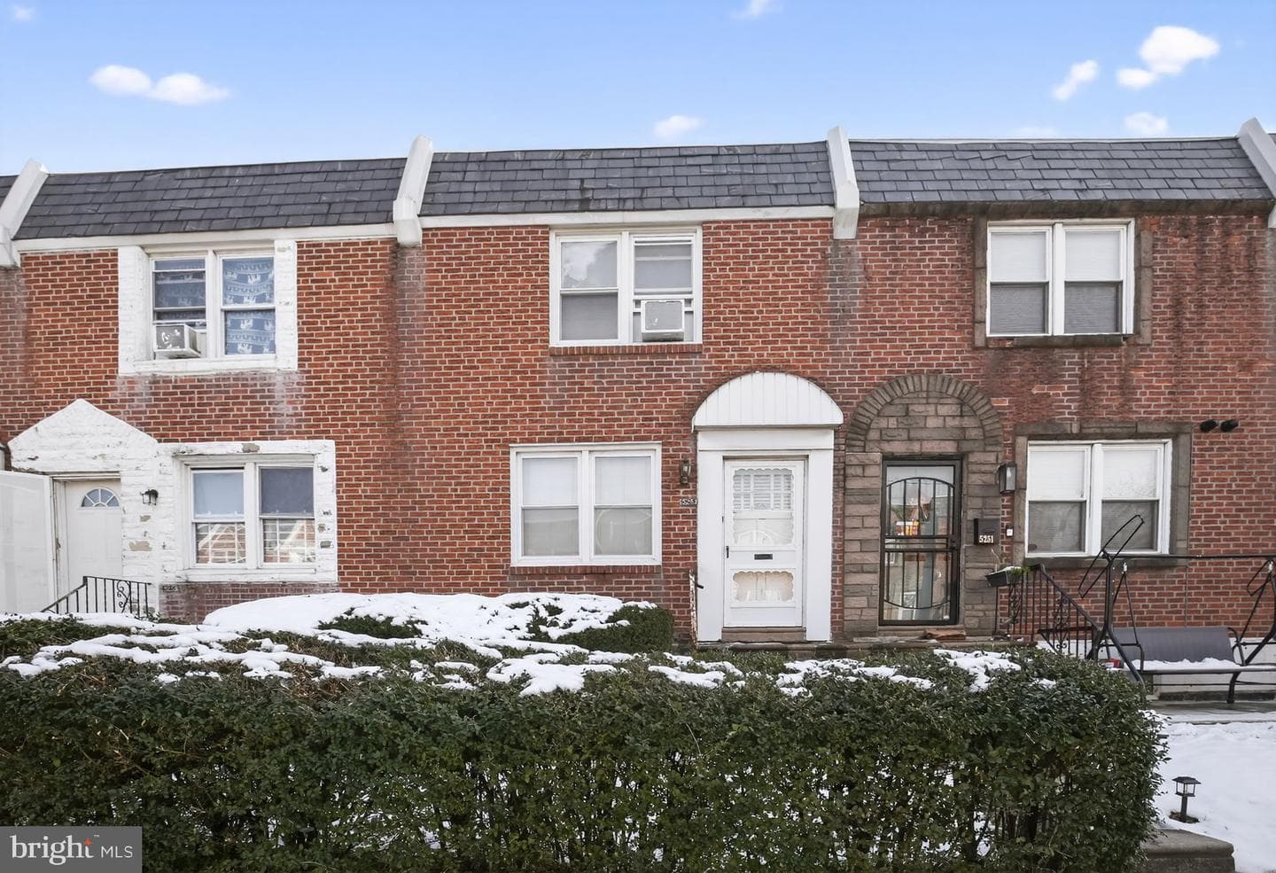 5253 Glenloch Street photo 3