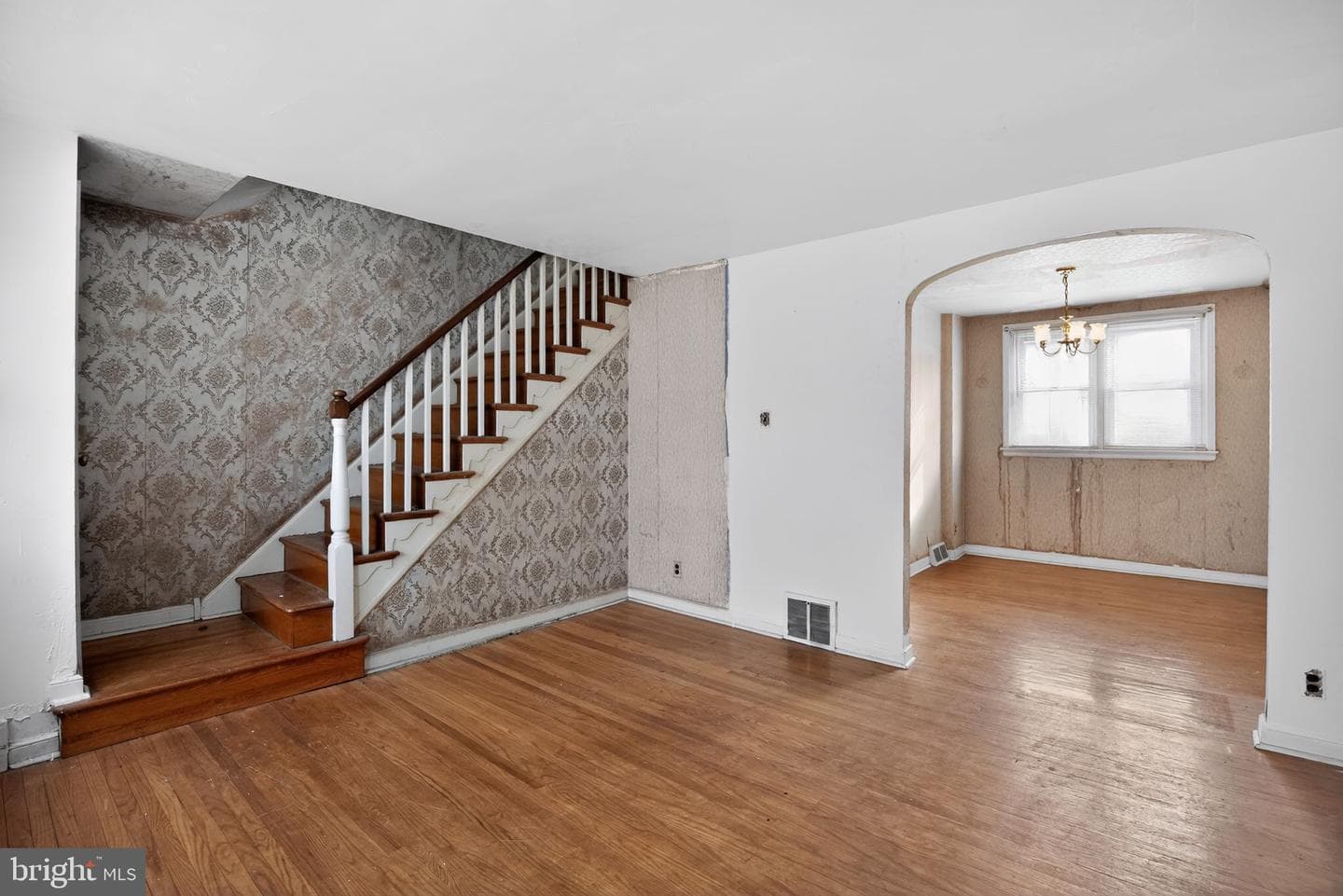 5253 Glenloch Street photo 7