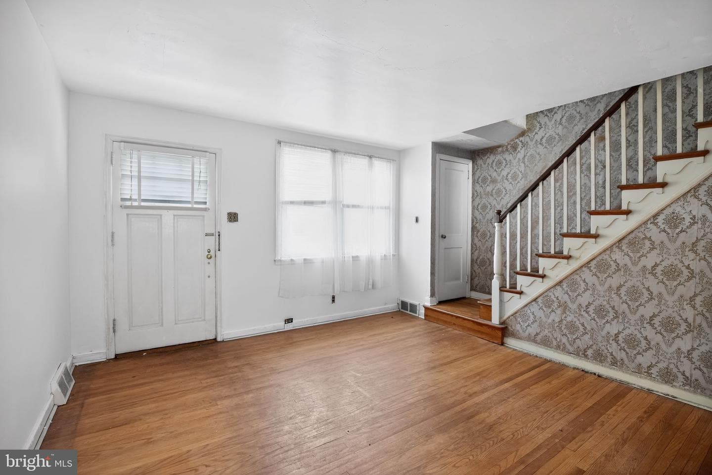 5253 Glenloch Street photo 9