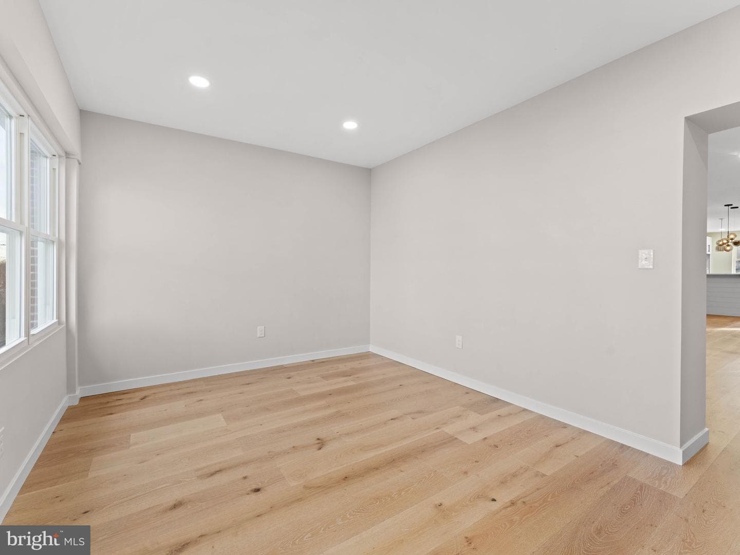 6034 W Columbia Avenue photo 11