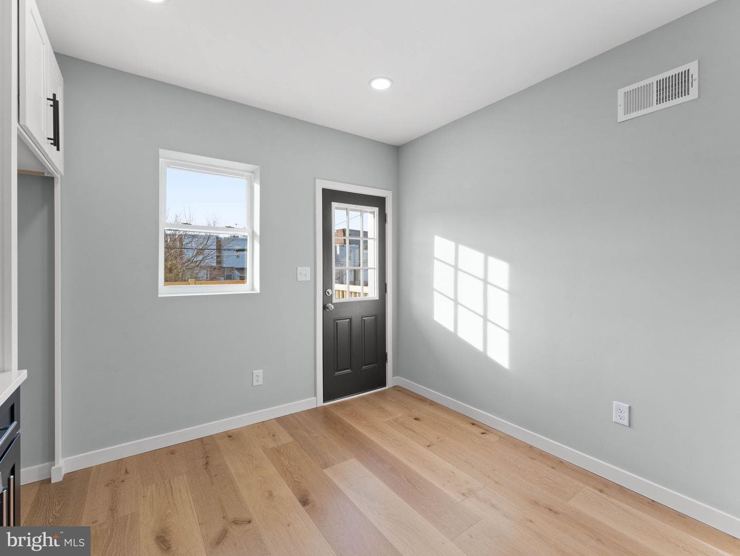 6034 W Columbia Avenue photo 21