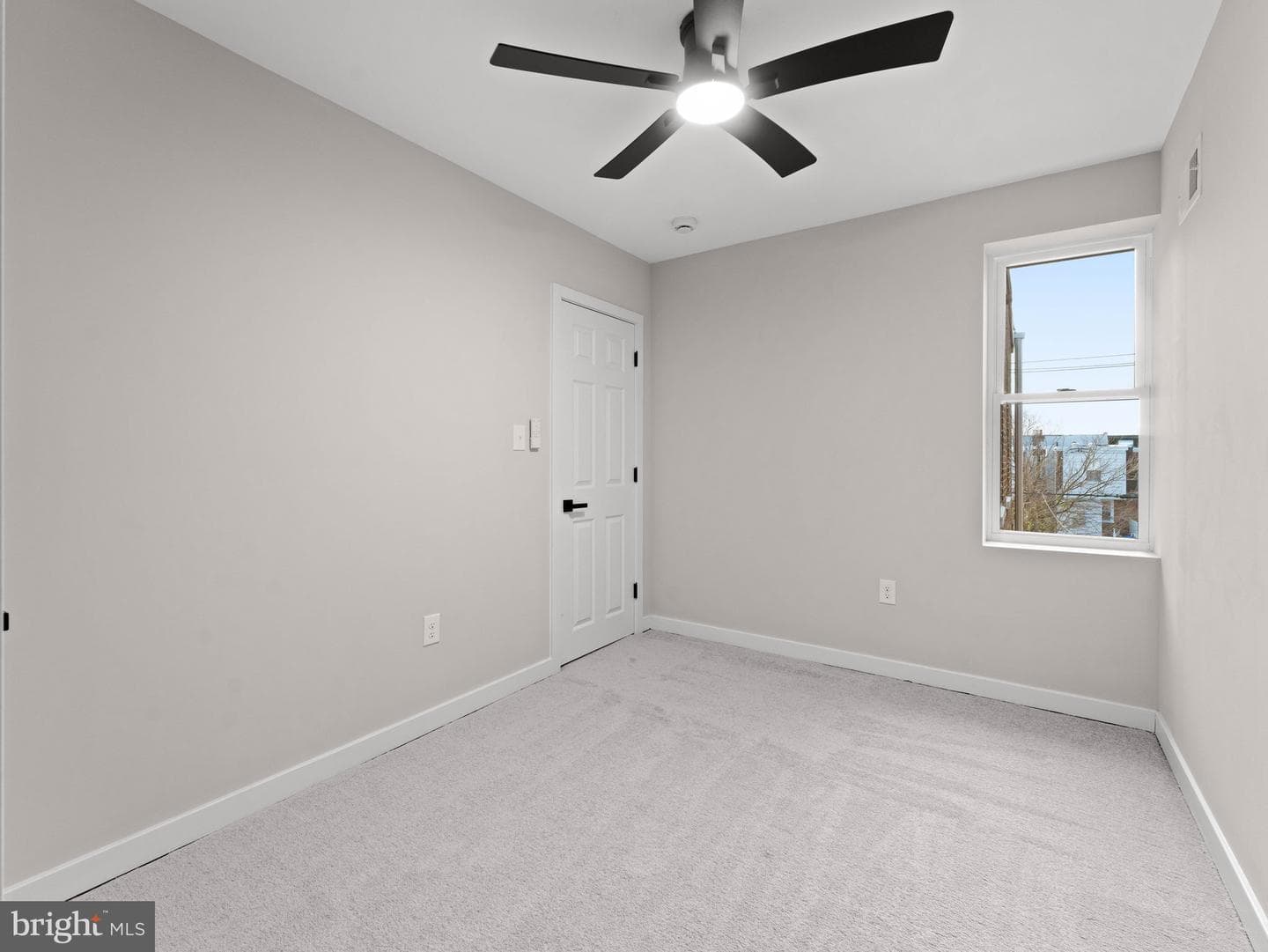 6034 W Columbia Avenue photo 25