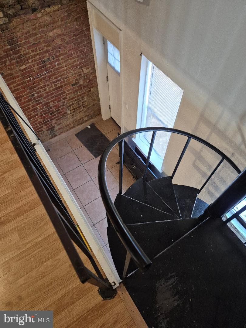 332 Daly Street photo 4