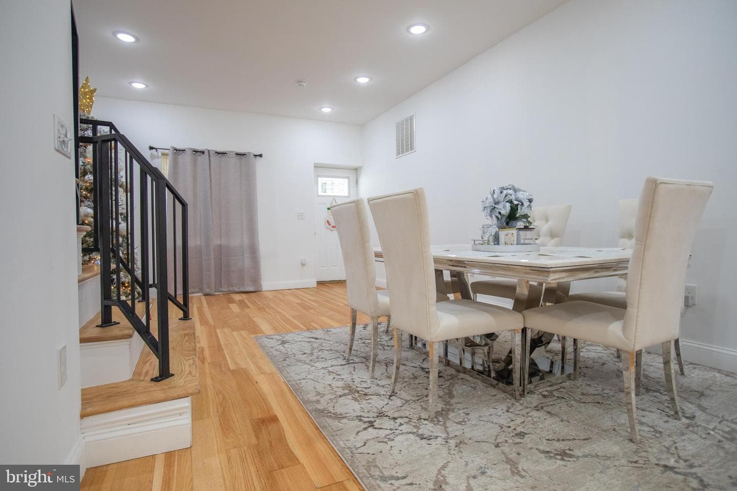 1424 S Vogdes Street photo 9