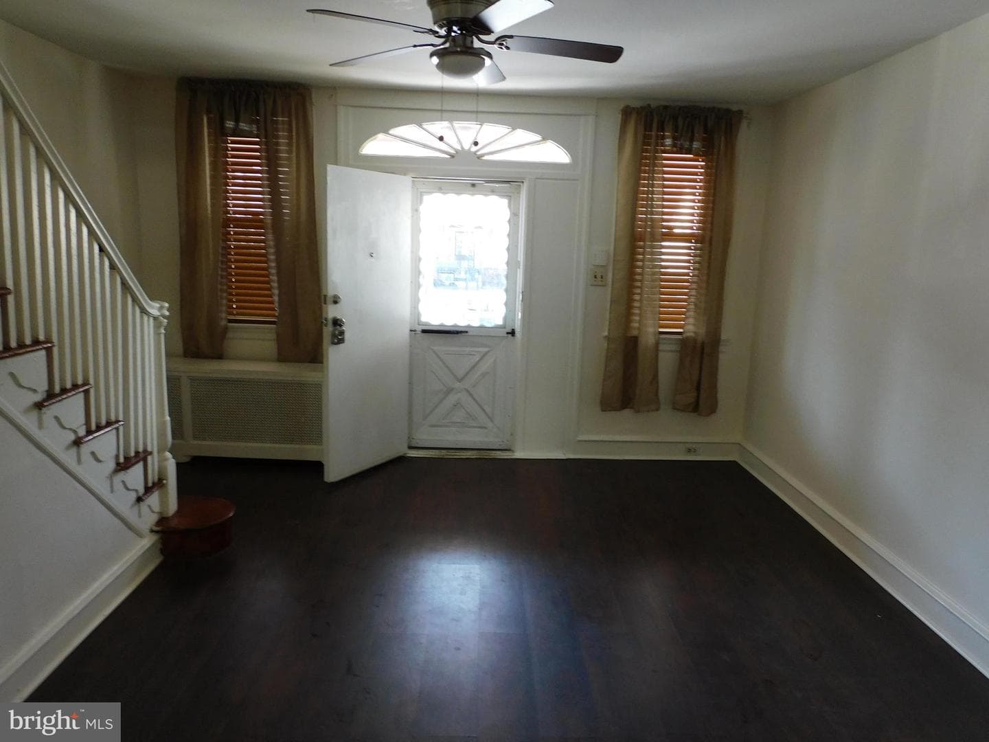 573 E Carver Street photo 7