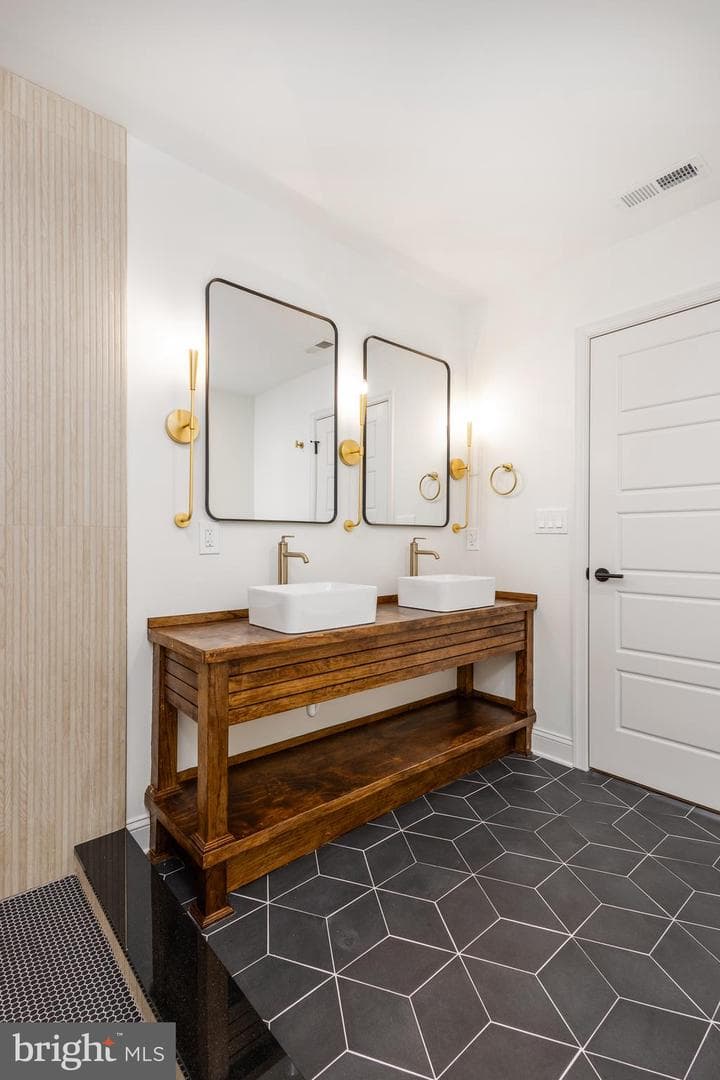 1231 S Markoe Street photo 12