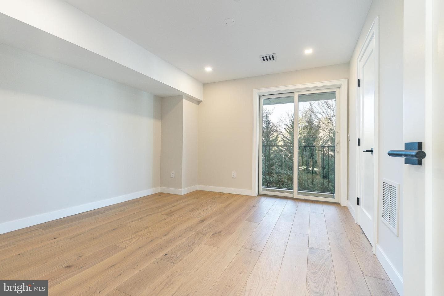250 Gate Street photo 8