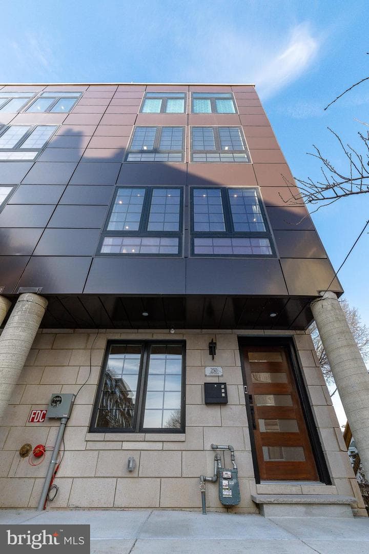 250 Gate Street photo 96