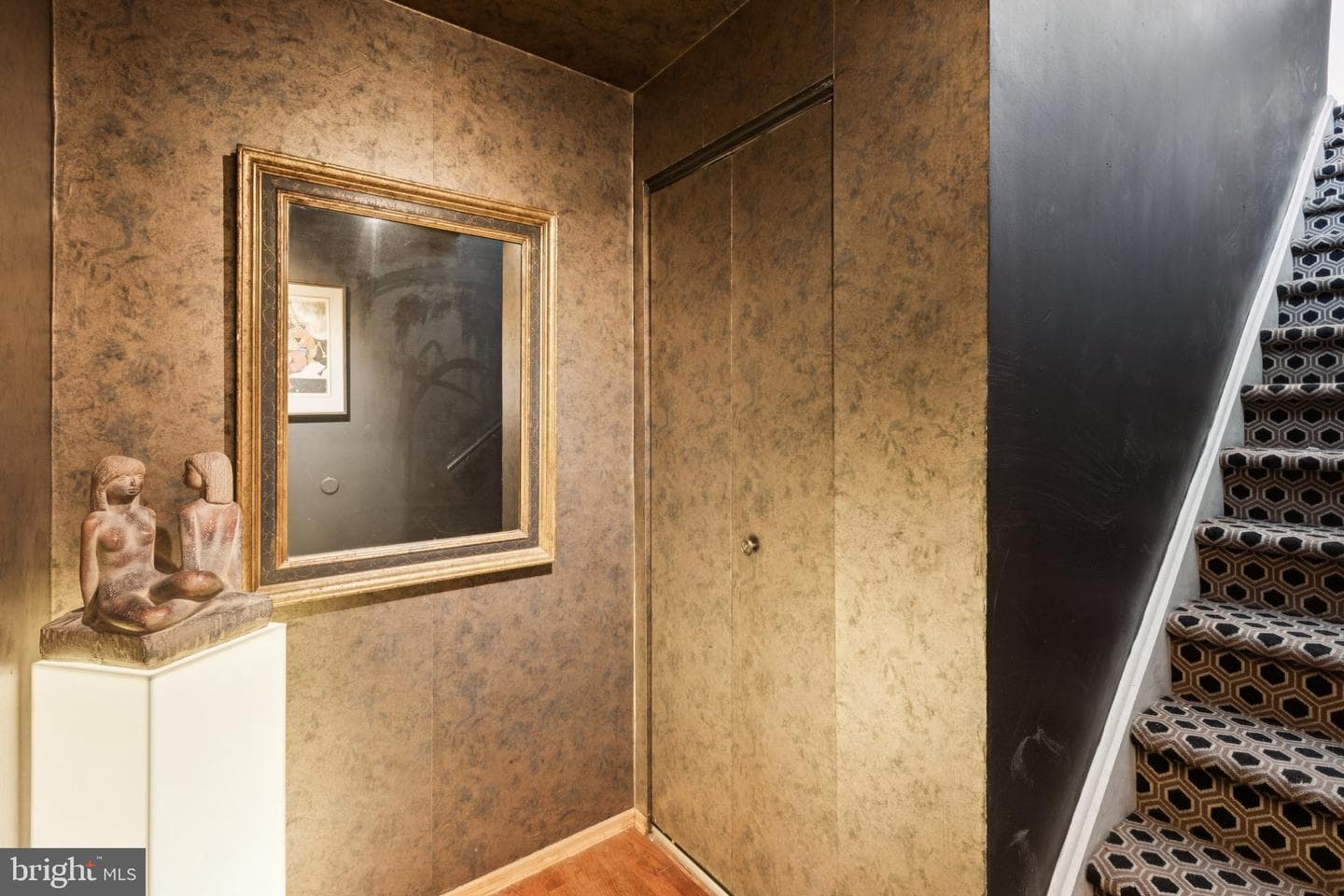 36 Saint James Court photo 26