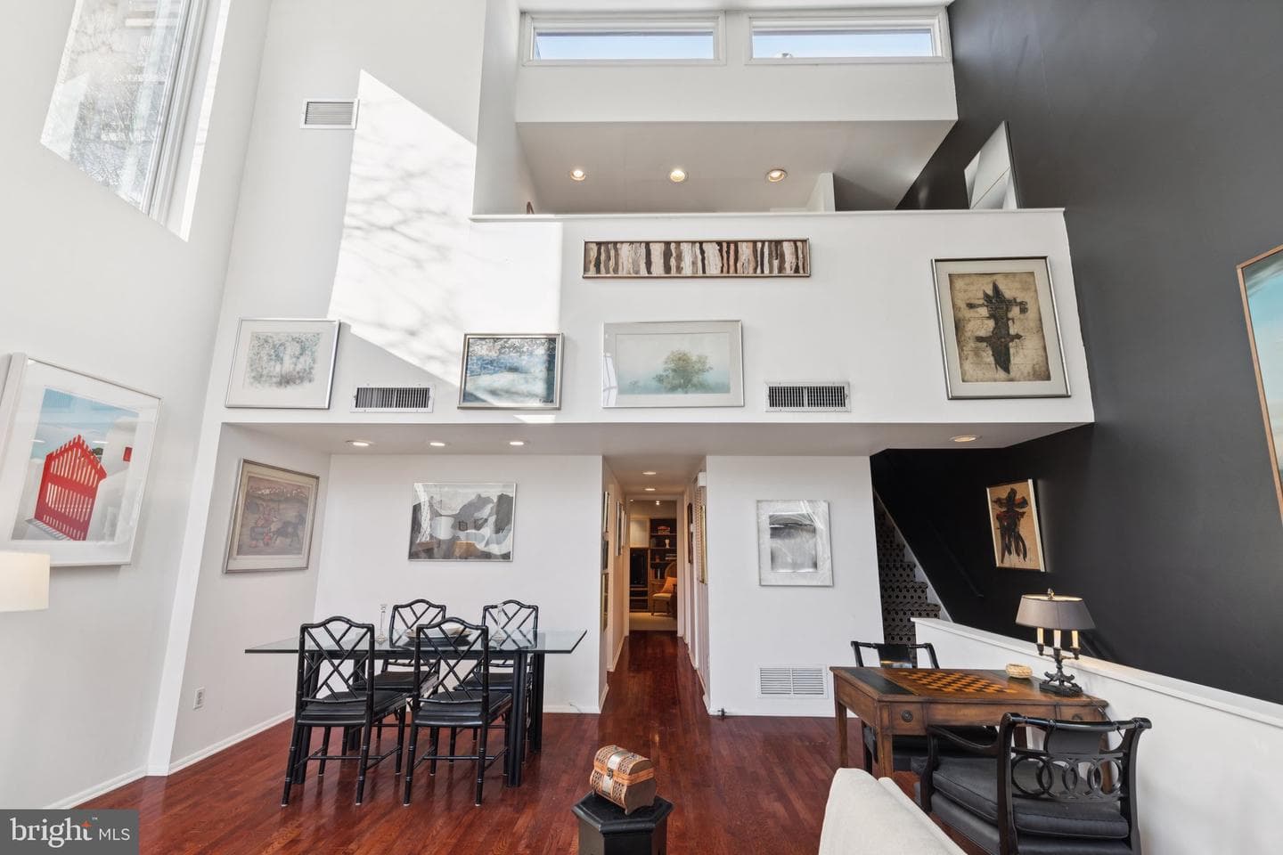 36 Saint James Court photo 4