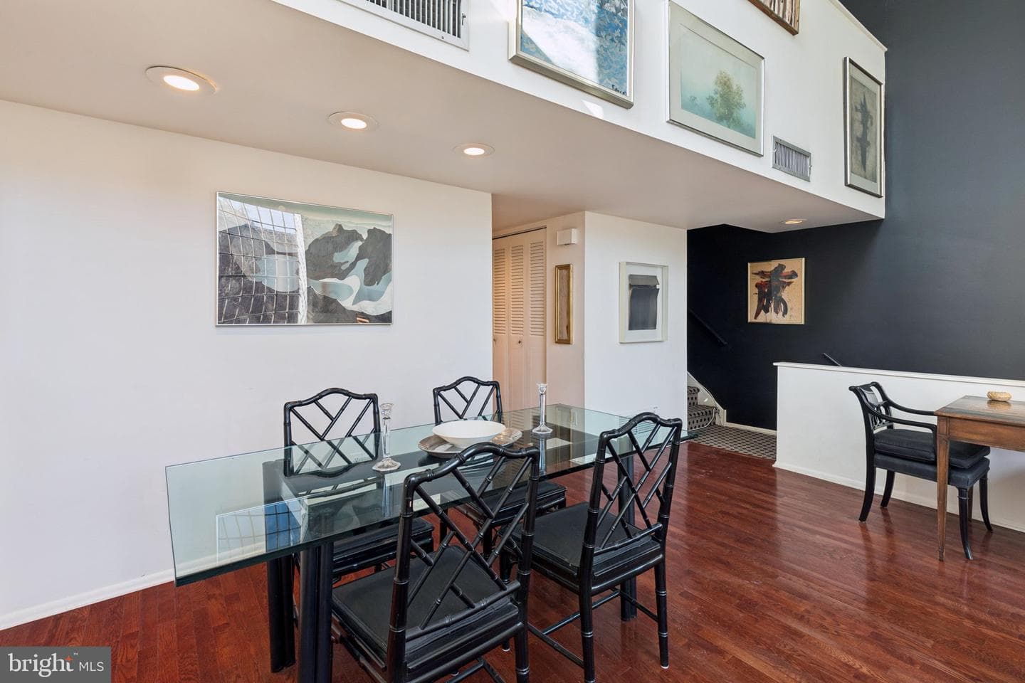 36 Saint James Court photo 6