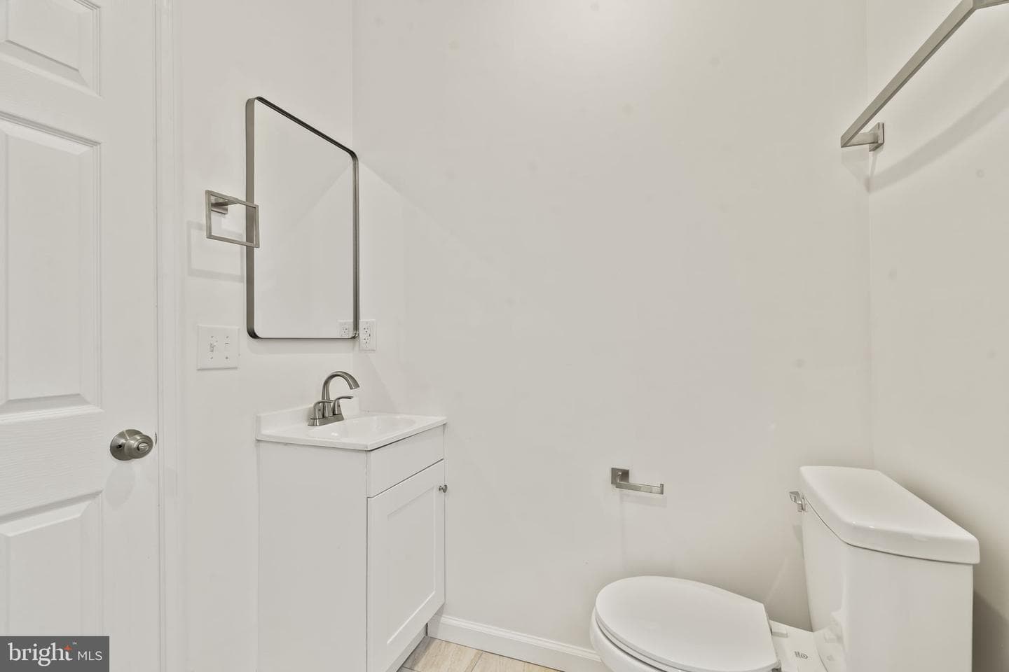 440 E Walnut Lane photo 20