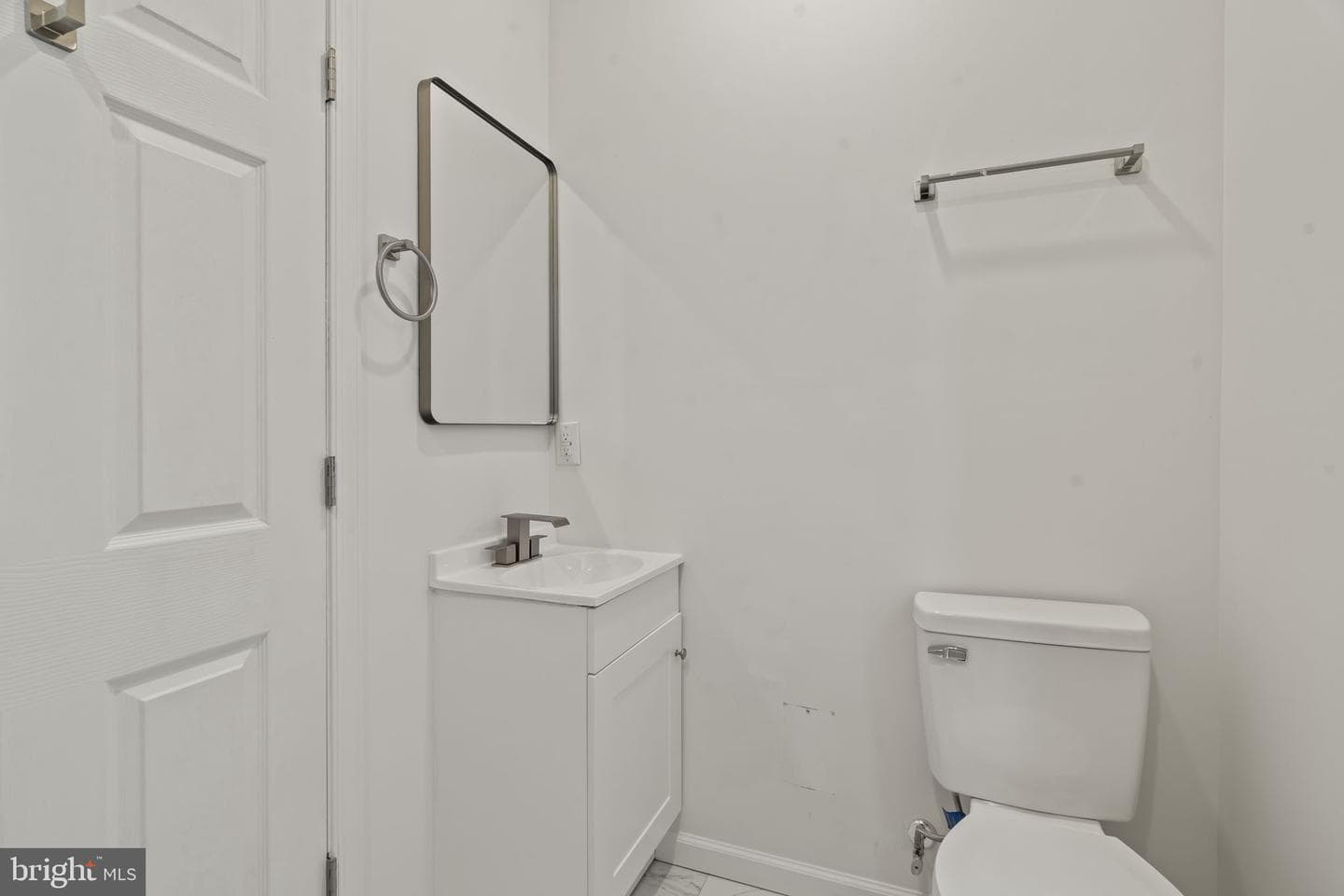 440 E Walnut Lane photo 21