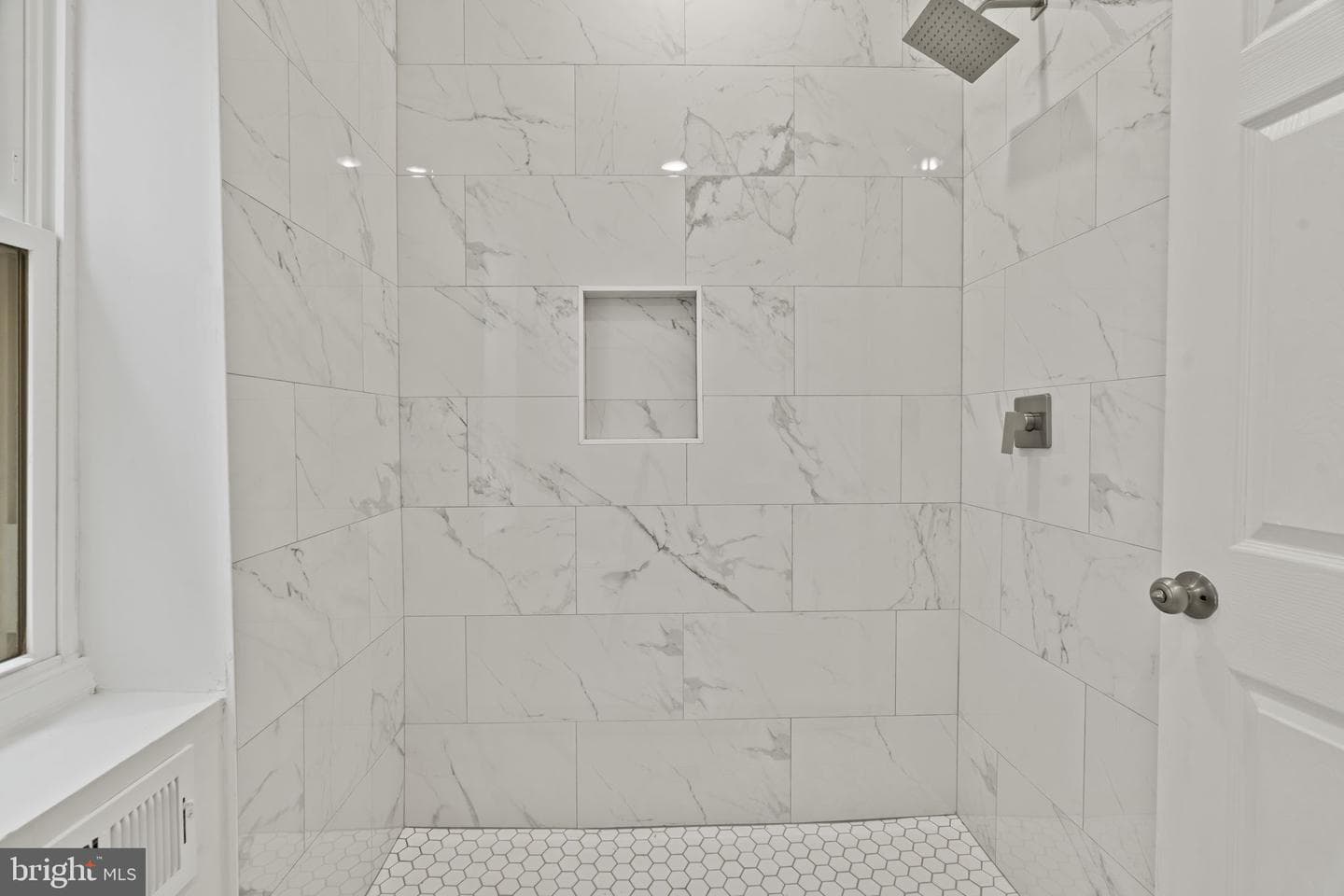 440 E Walnut Lane photo 22