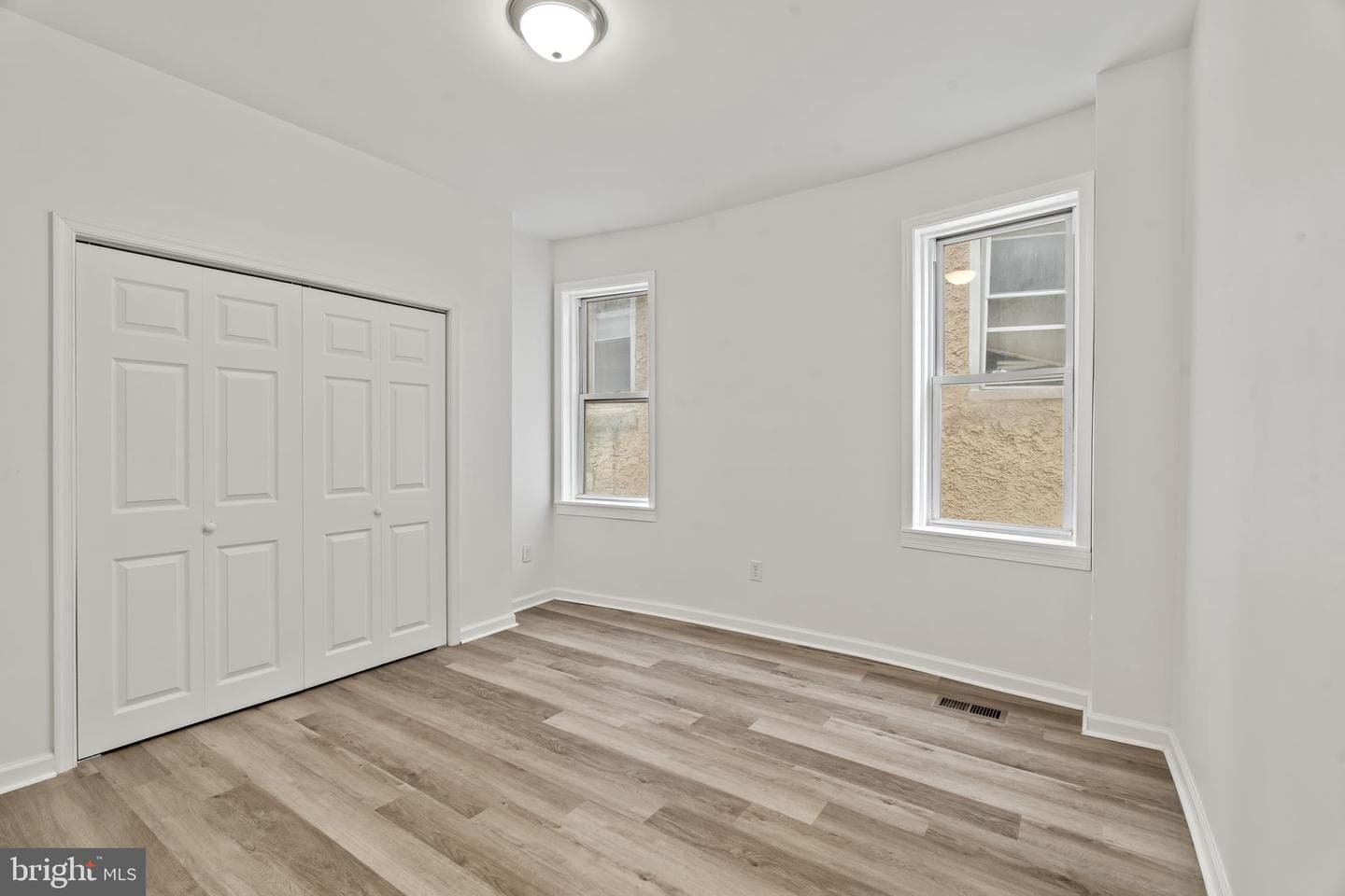 440 E Walnut Lane photo 28