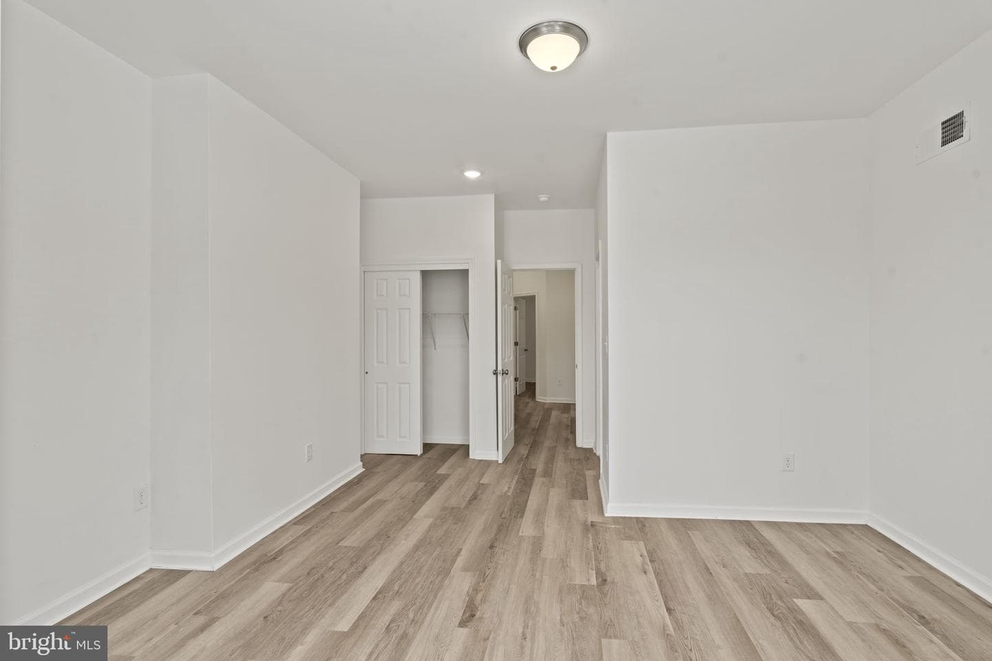 440 E Walnut Lane photo 33
