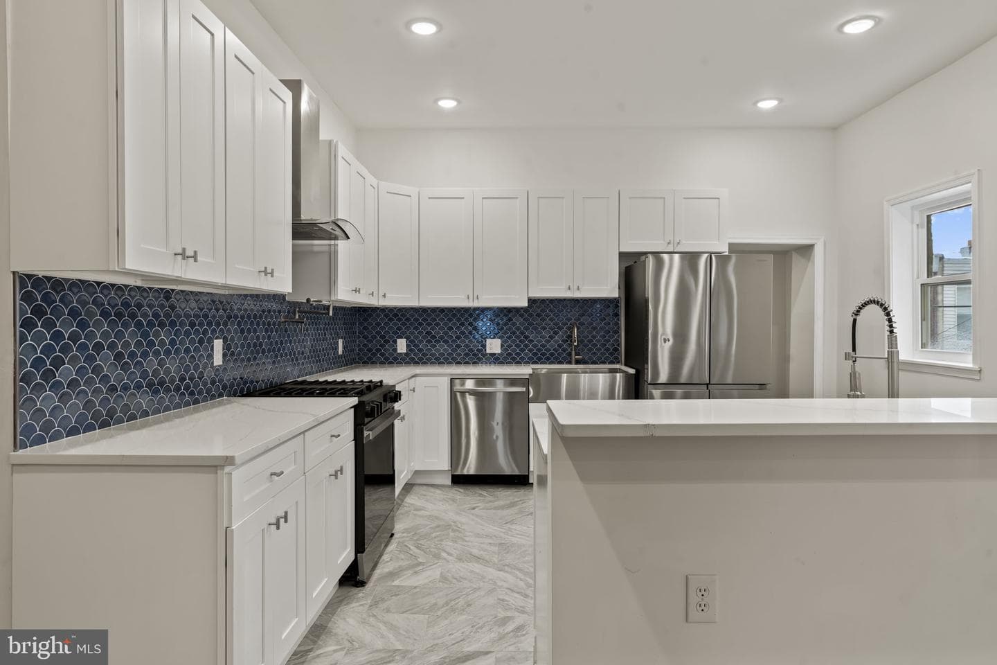 440 E Walnut Lane photo 9