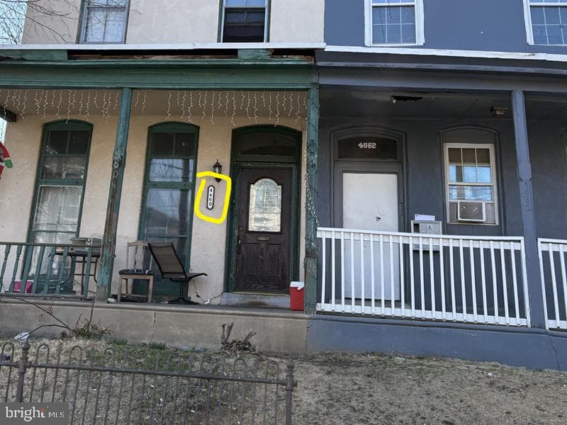 4660 Penn Street photo 4