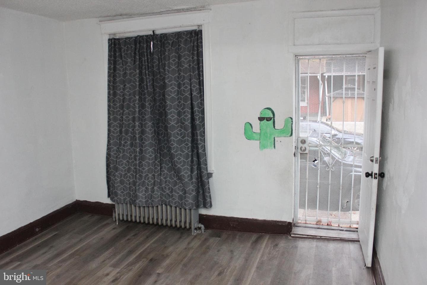 2051 Dennie Street photo 2