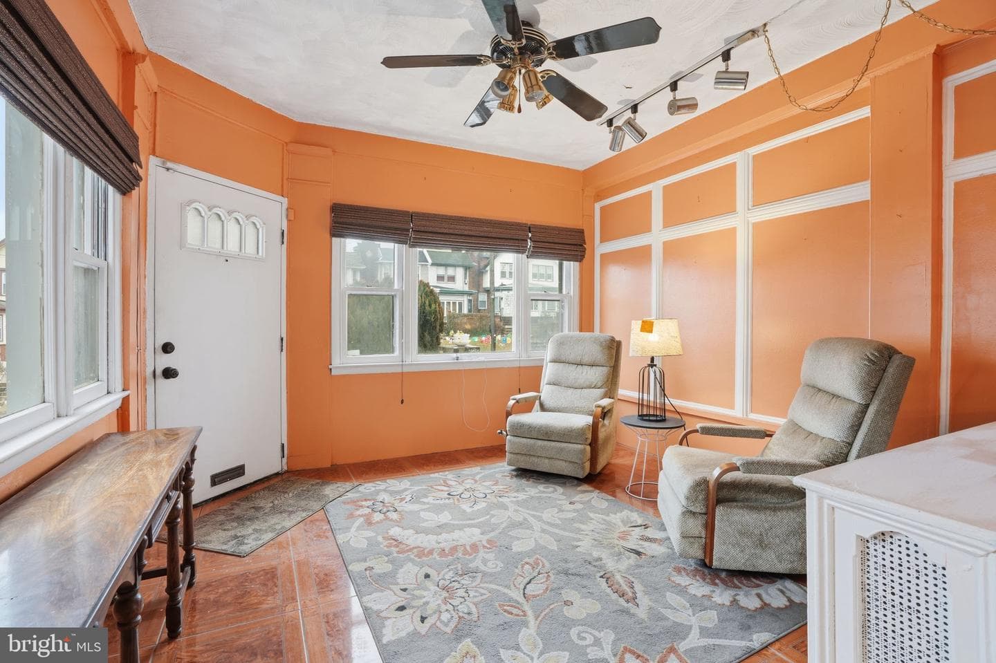 5207 Diamond Street photo 4