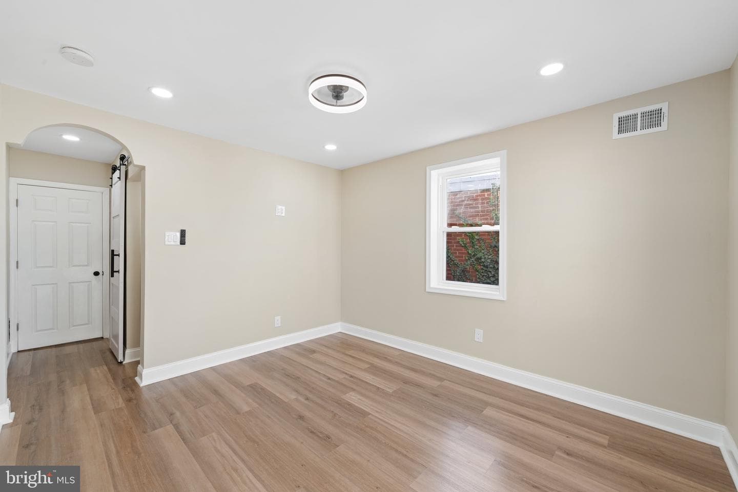 6027 Woodcrest Avenue photo 29