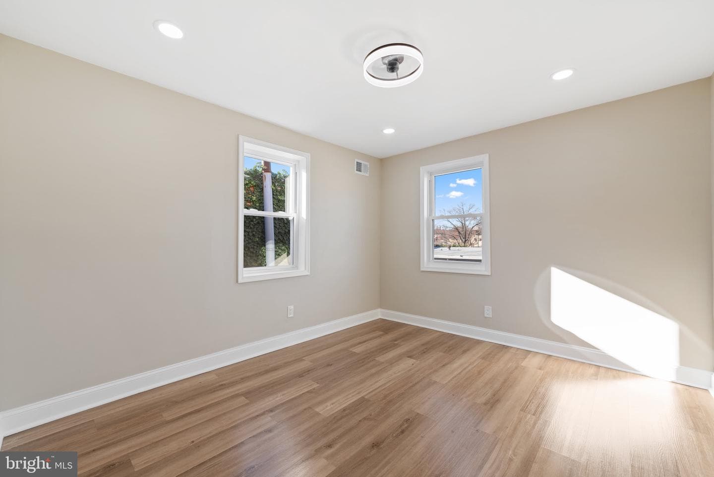 6027 Woodcrest Avenue photo 31