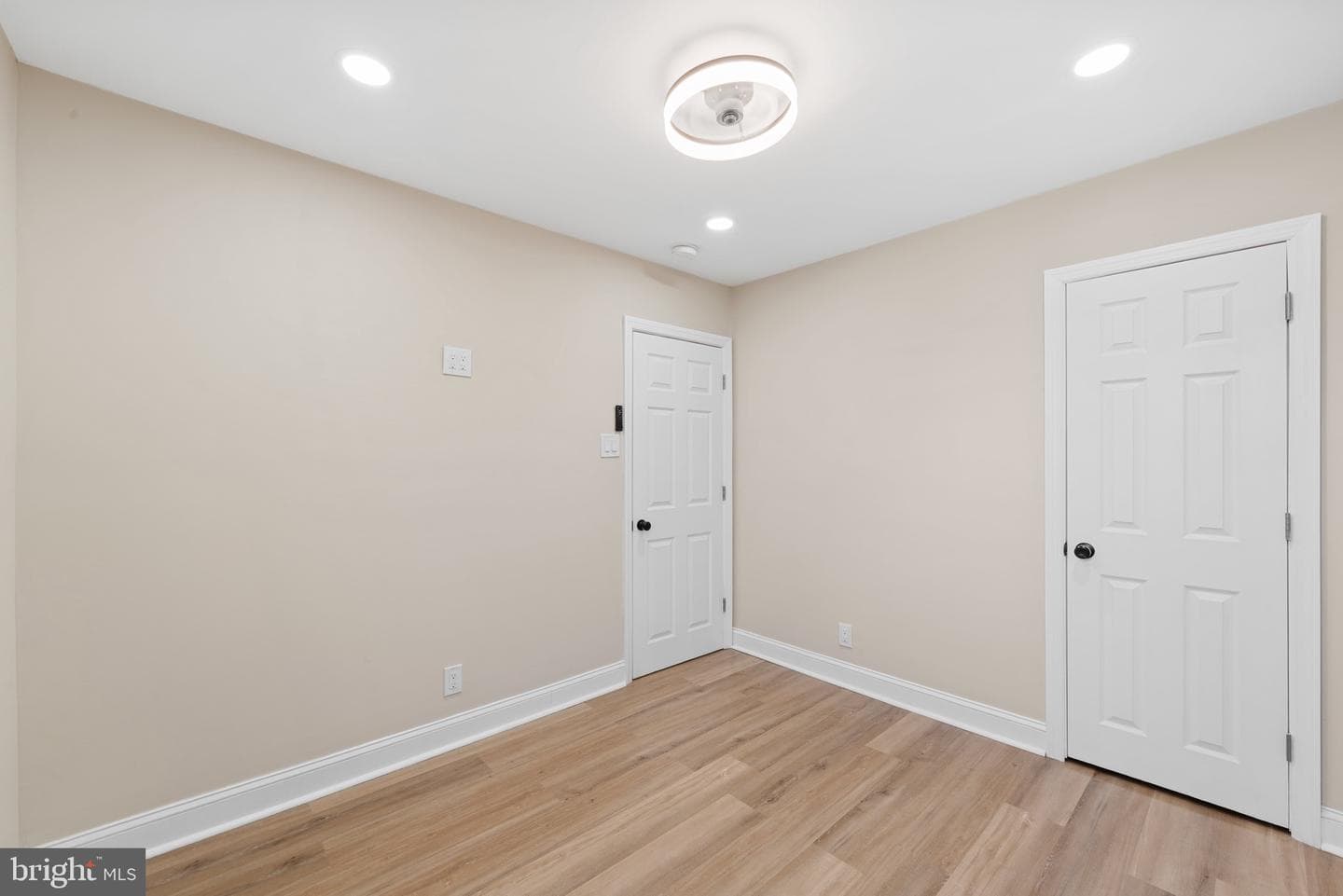6027 Woodcrest Avenue photo 43