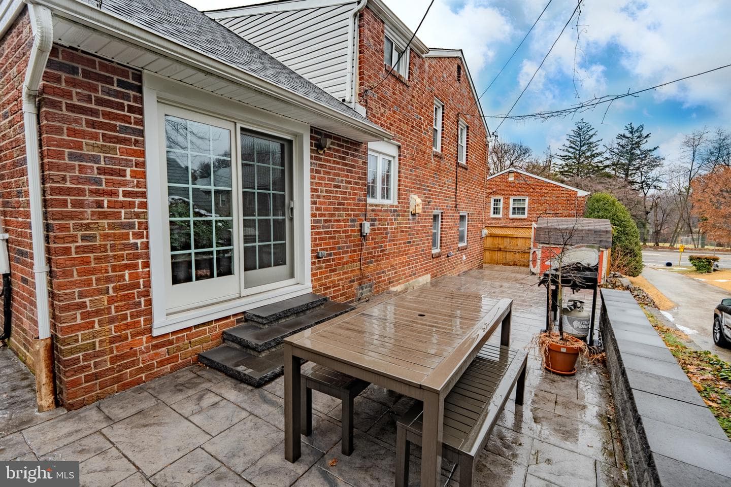 613 Seville Street photo 32