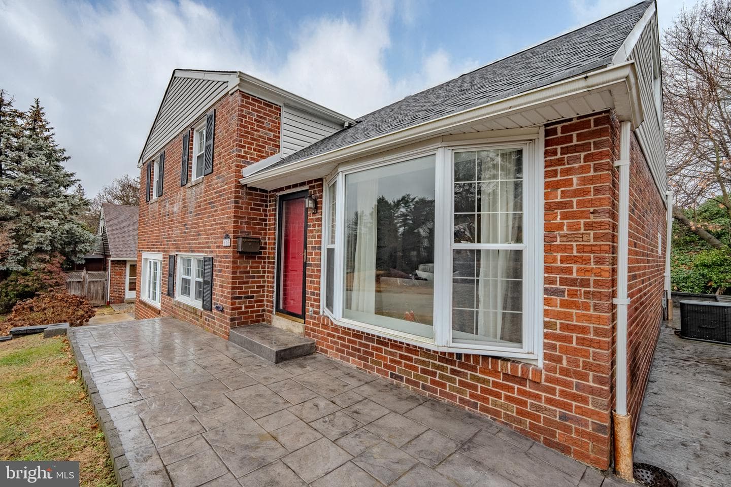 613 Seville Street photo 4