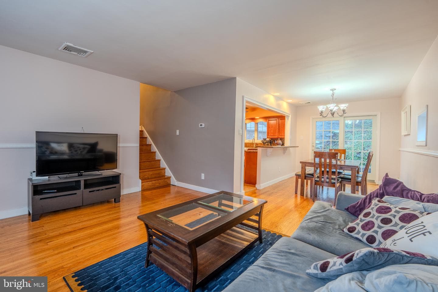613 Seville Street photo 9