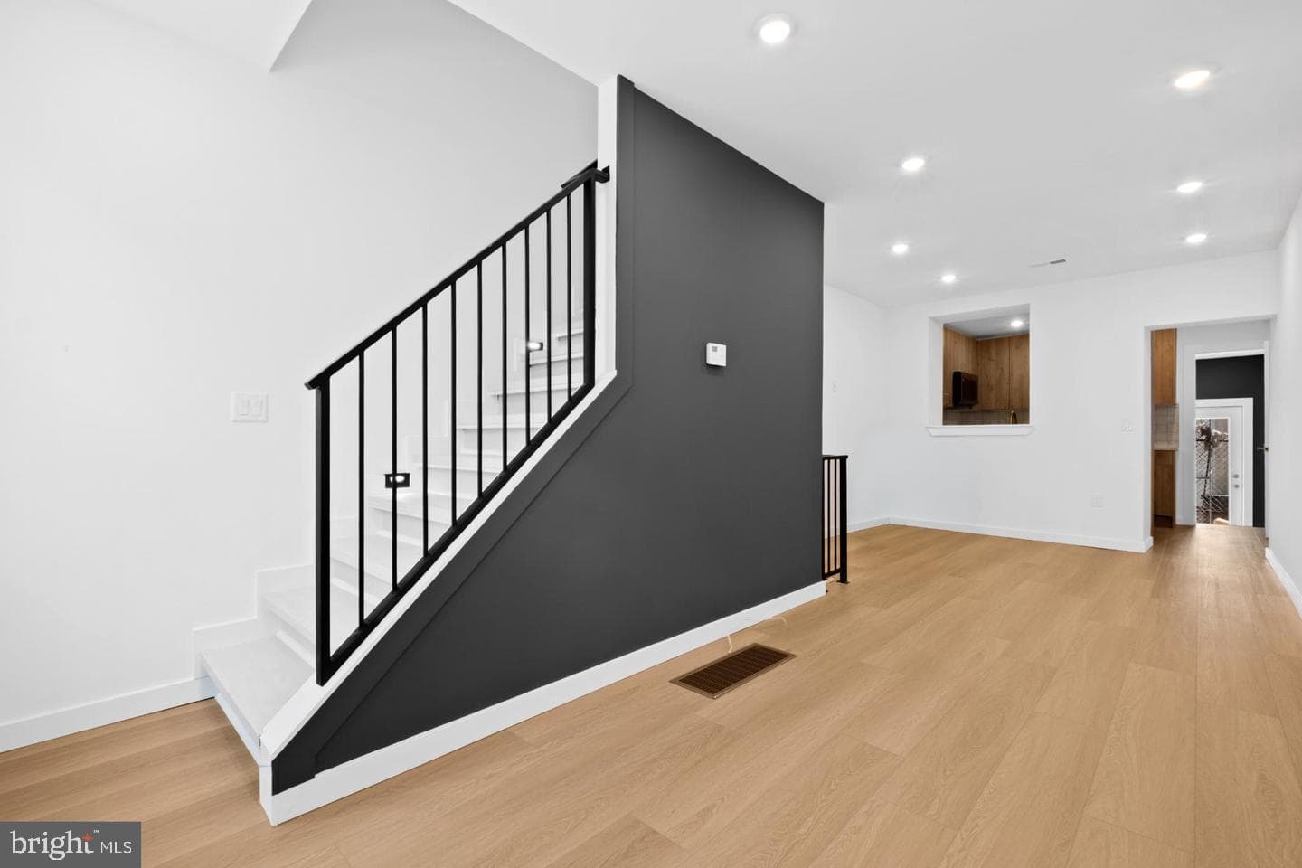 2215 N Mutter Street photo 6
