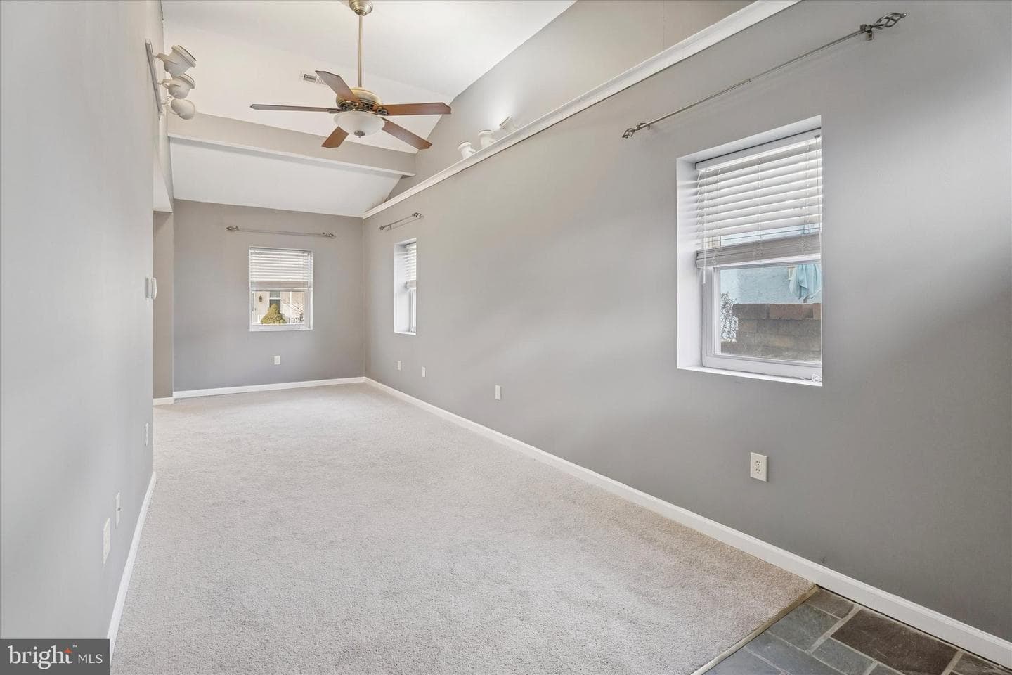 453 Parker Avenue photo 10
