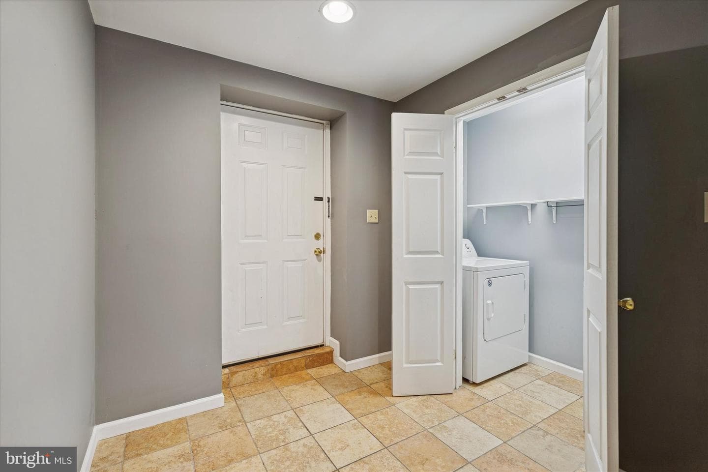 453 Parker Avenue photo 15