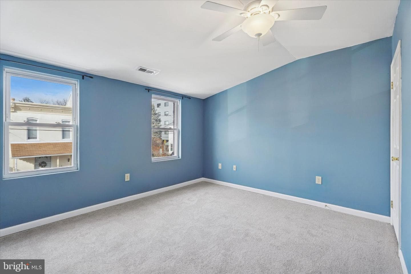453 Parker Avenue photo 18