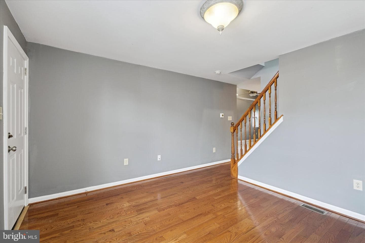 453 Parker Avenue photo 4