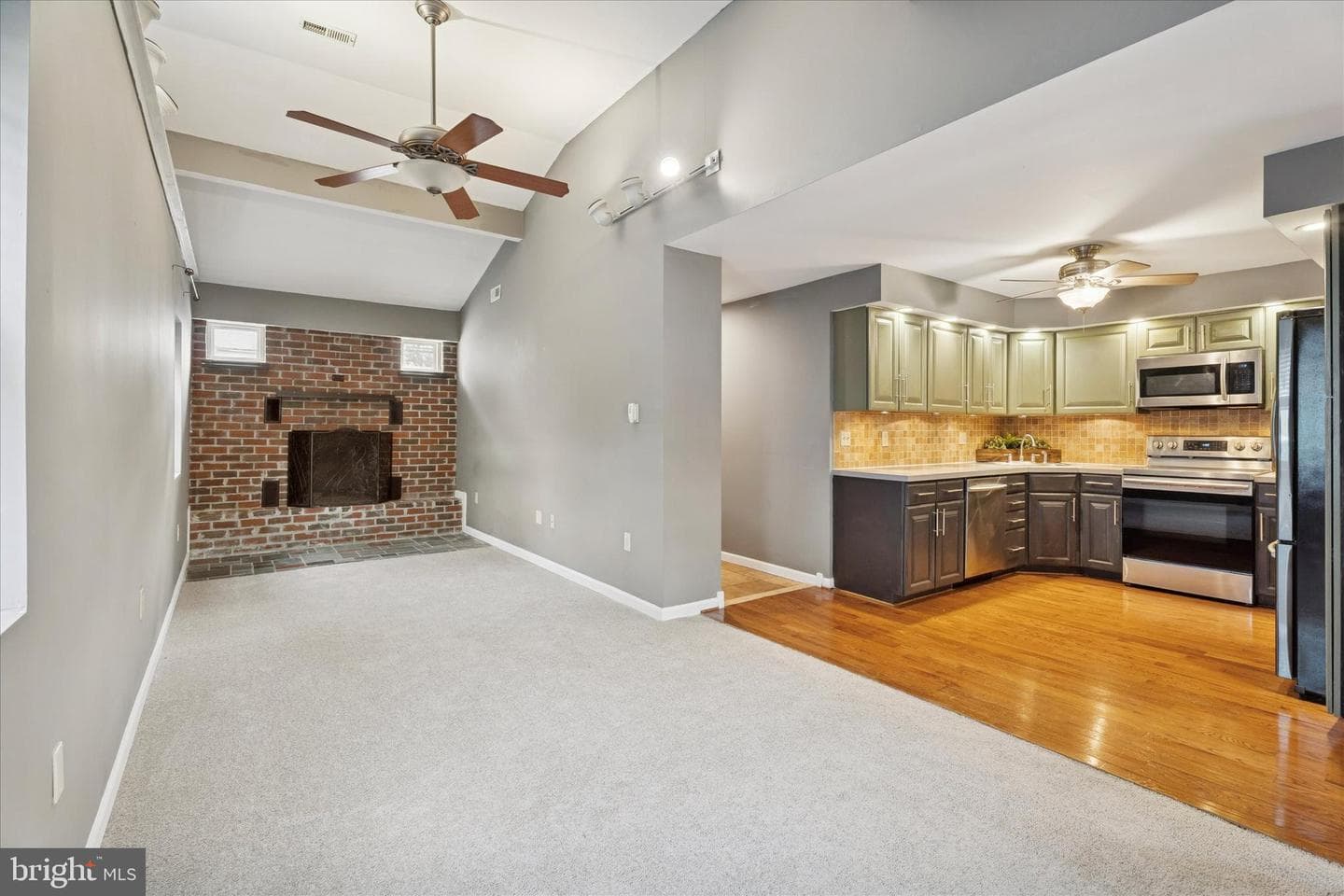 453 Parker Avenue photo 8