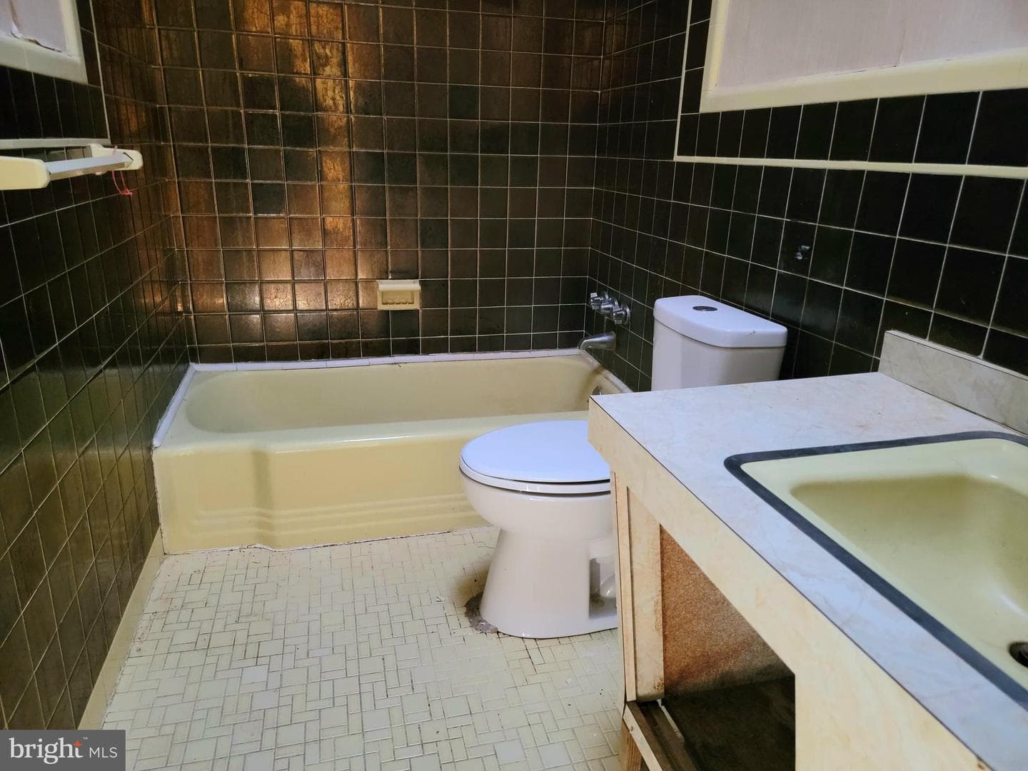 8602 Rugby Street photo 37