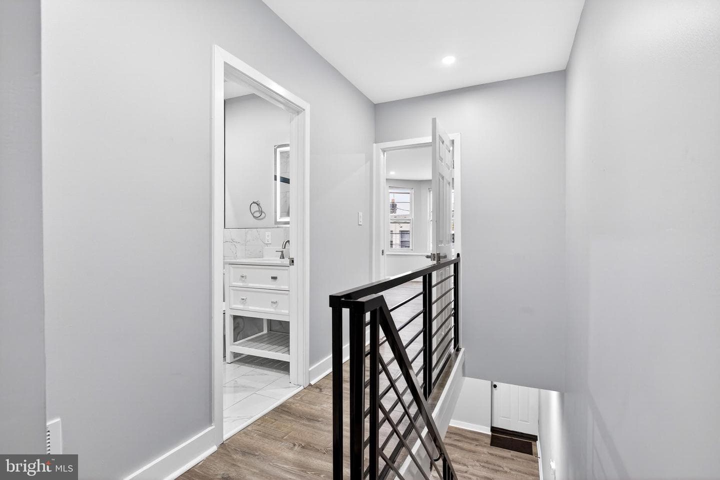 829 E Westmoreland Street photo 13