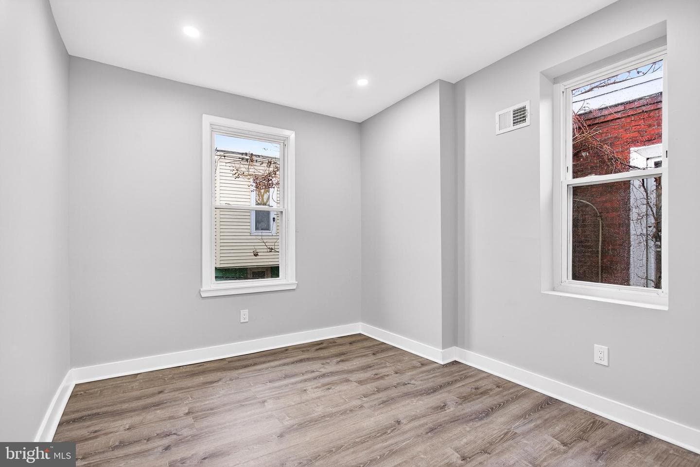 829 E Westmoreland Street photo 20