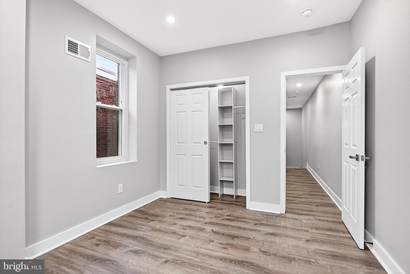 829 E Westmoreland Street photo 21
