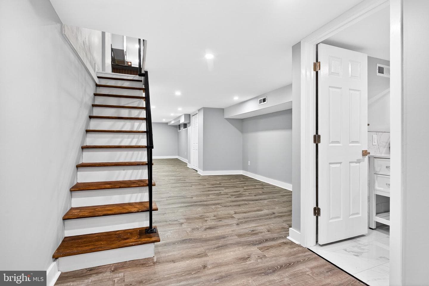 829 E Westmoreland Street photo 22